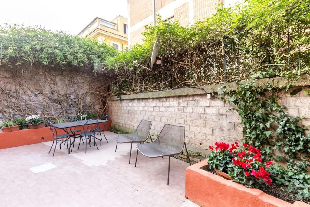 Apartment Il Giardino Di Linda A San Pietro Рим Екстериор снимка